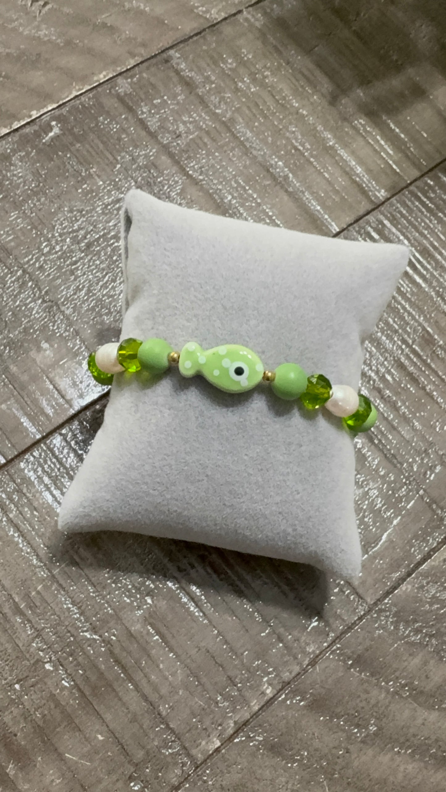 Fishy Green with pearl bracelet