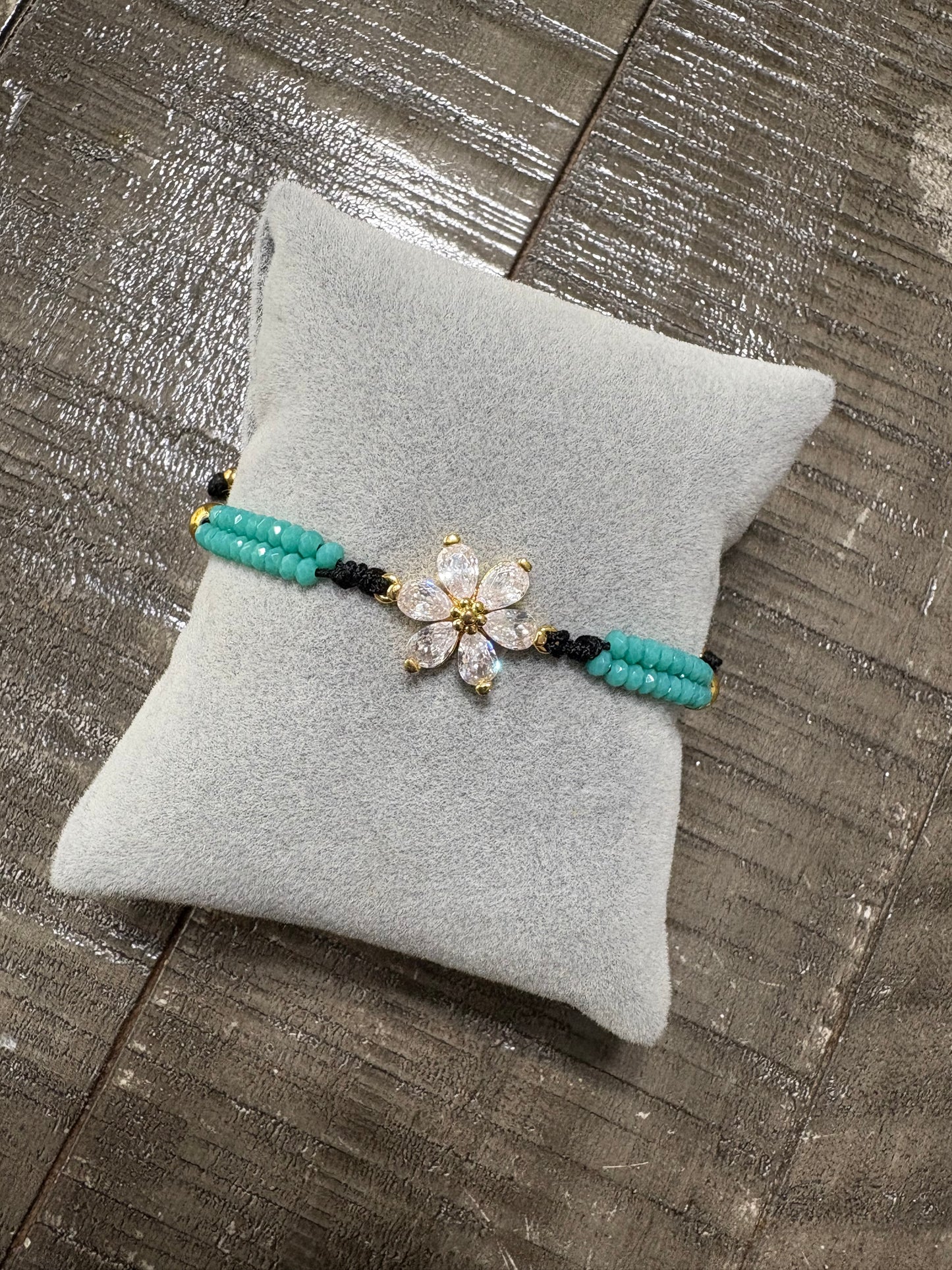 Sannye flower Green Bracelet