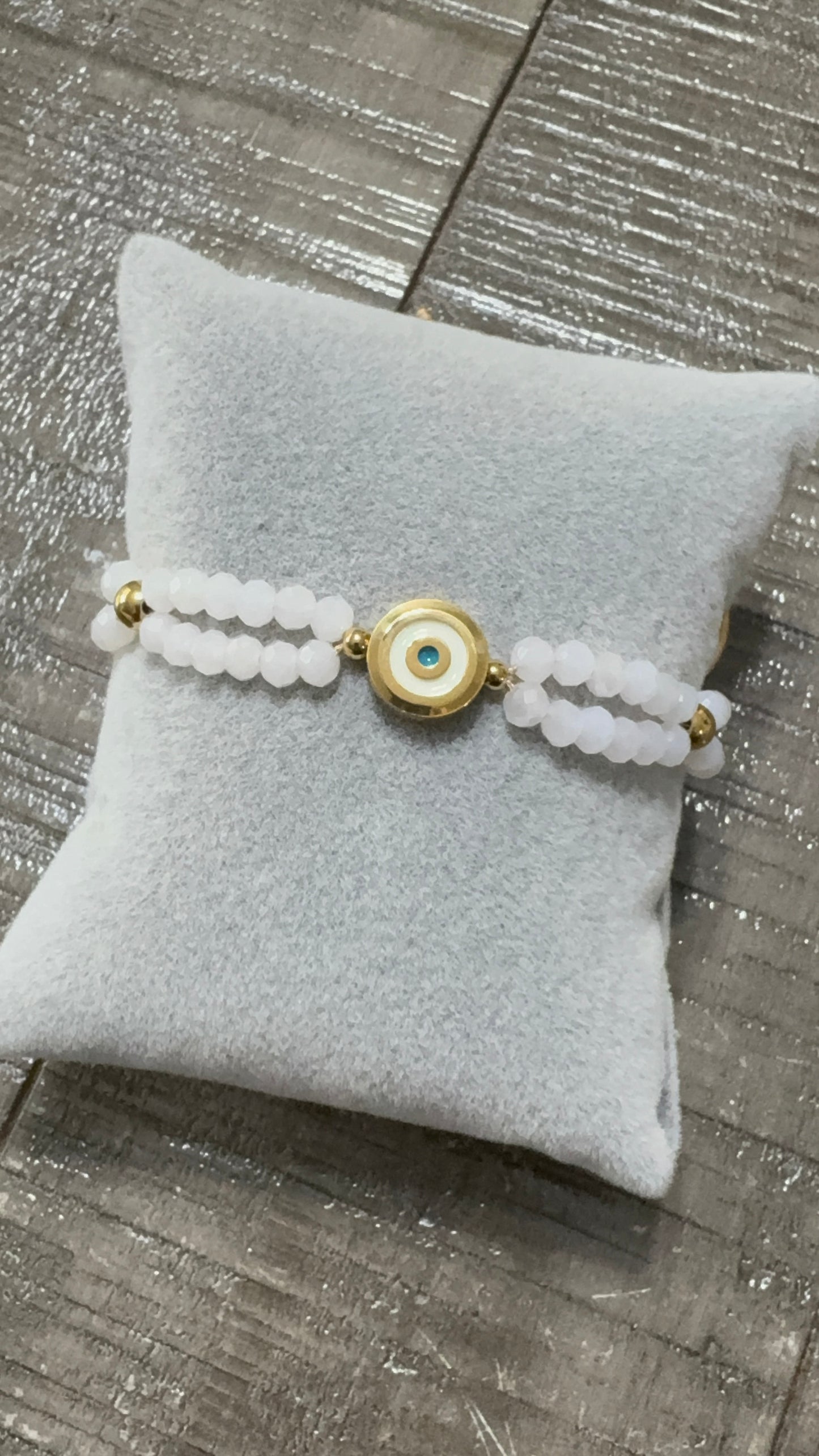 Yuky white bracelet