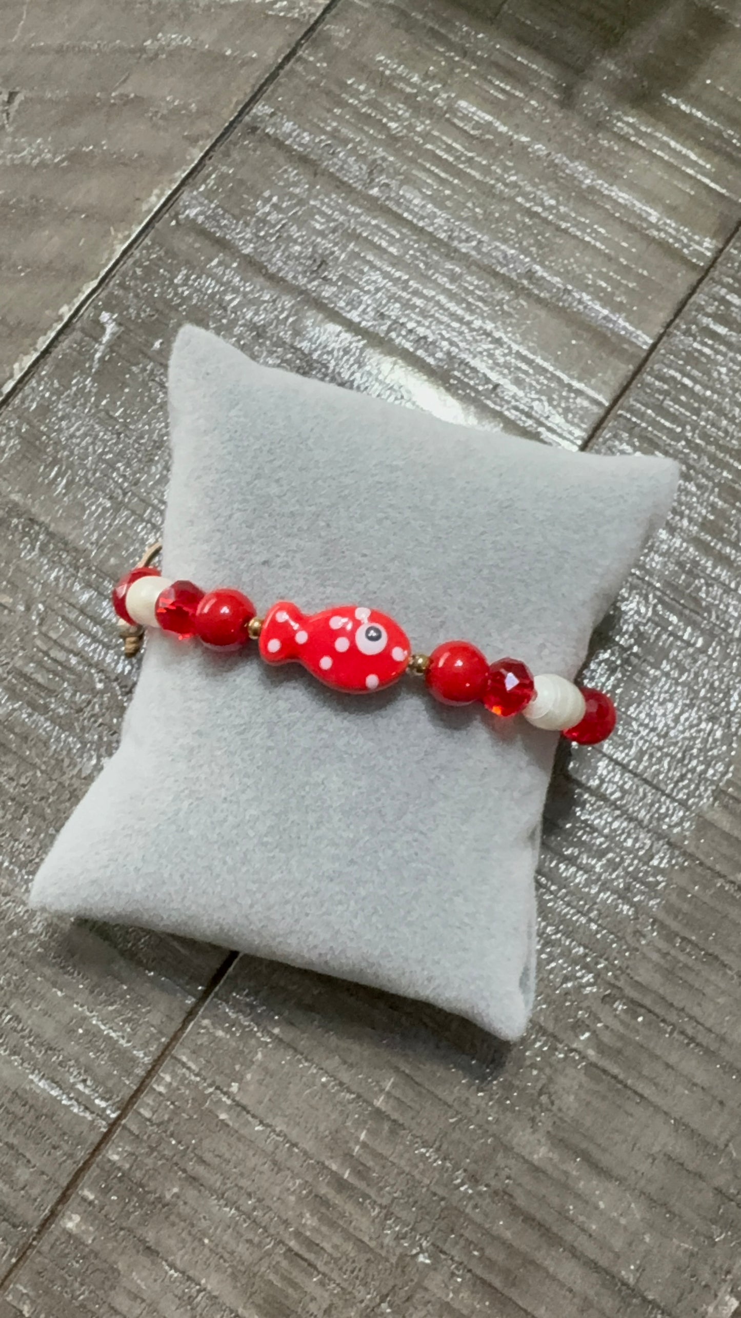 Fishy Red with pearls bracelet