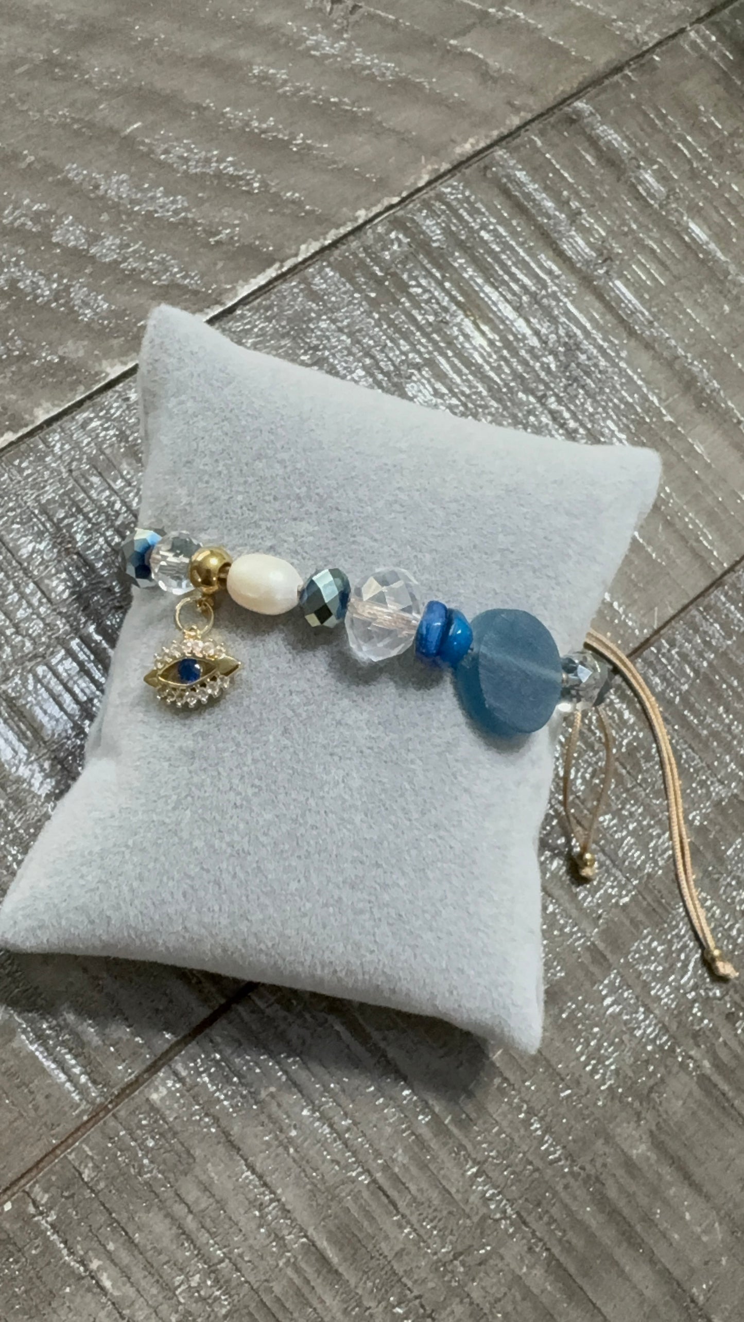 Eyely blue Stone Bracelet