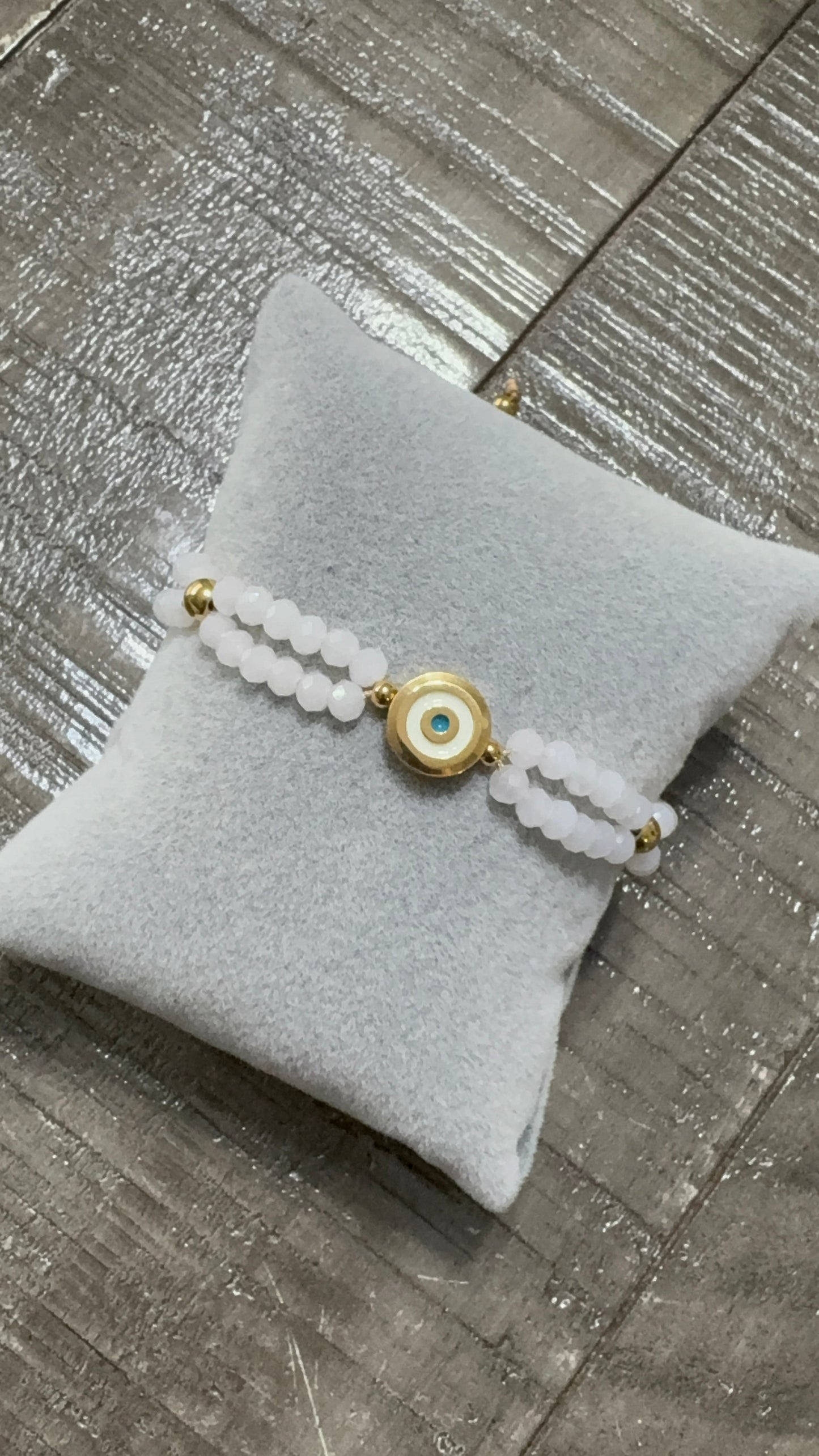 Yuky white bracelet
