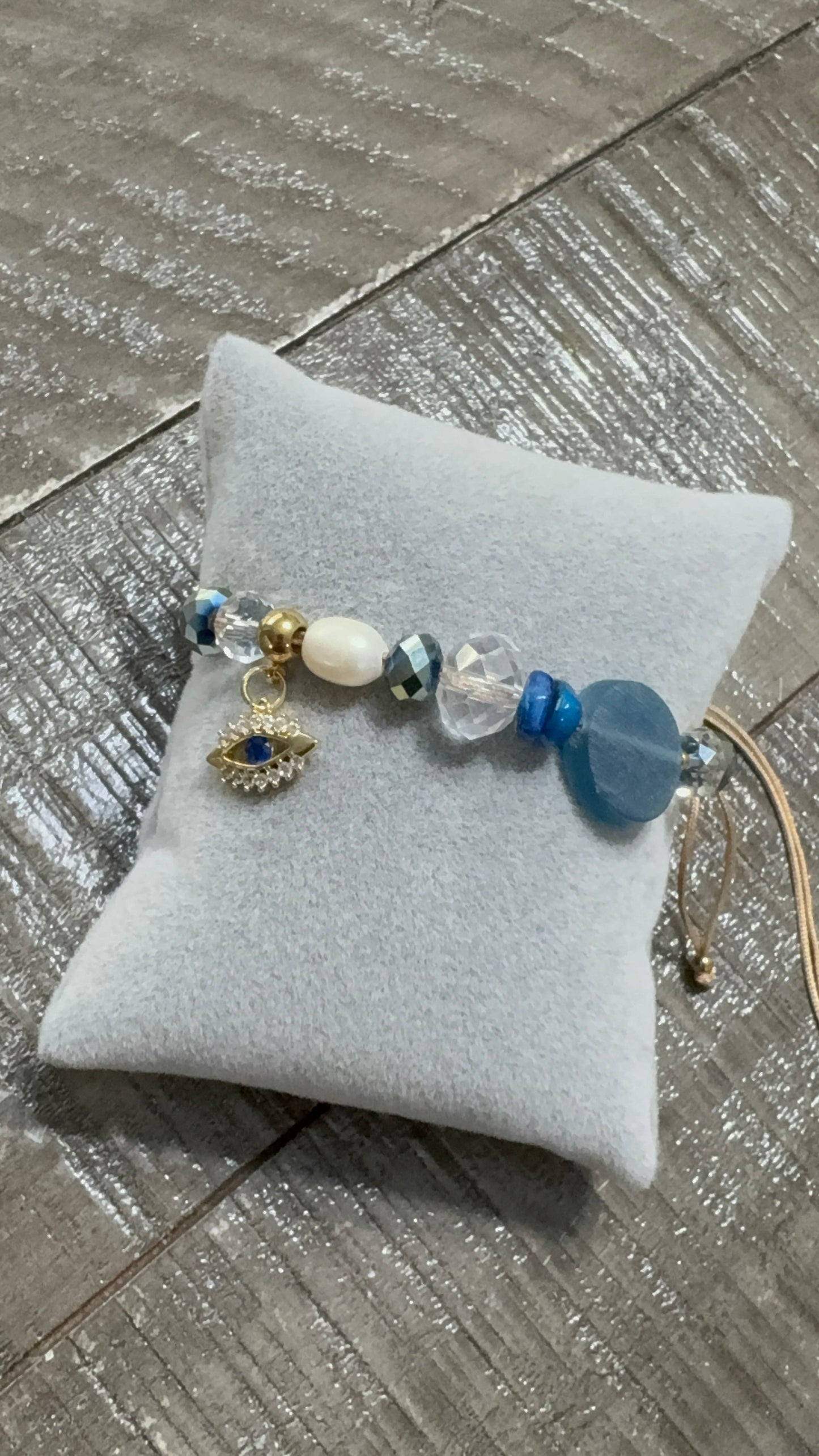 Eyely blue Stone Bracelet