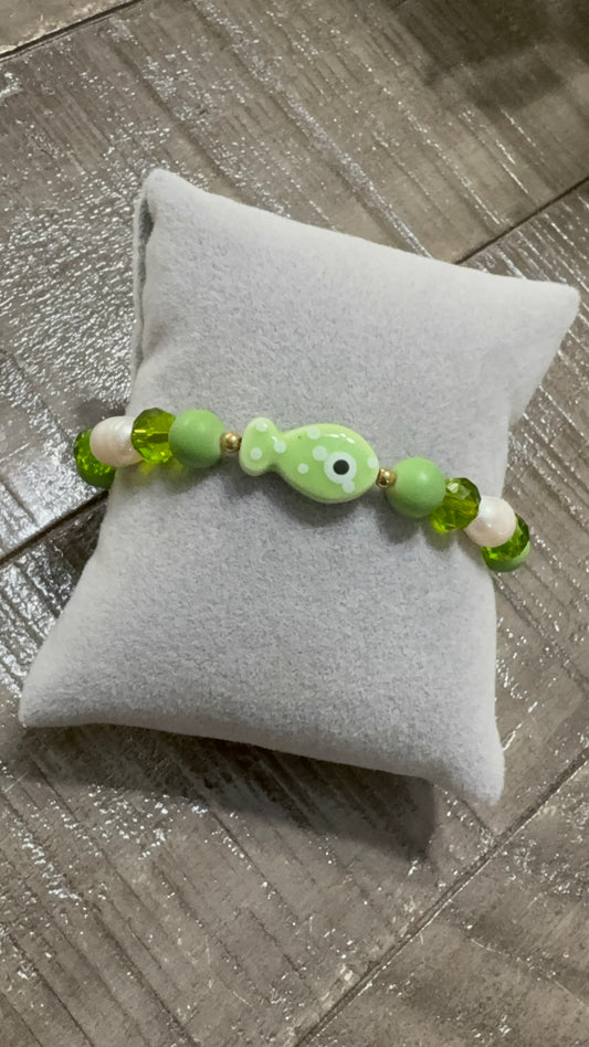 Fishy Green with pearl bracelet