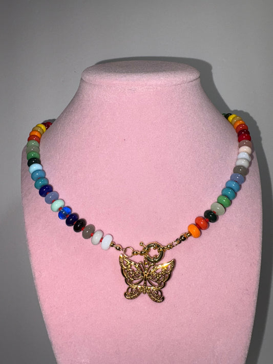 Collar de Multicolor Piedras Naturales con Mariposa