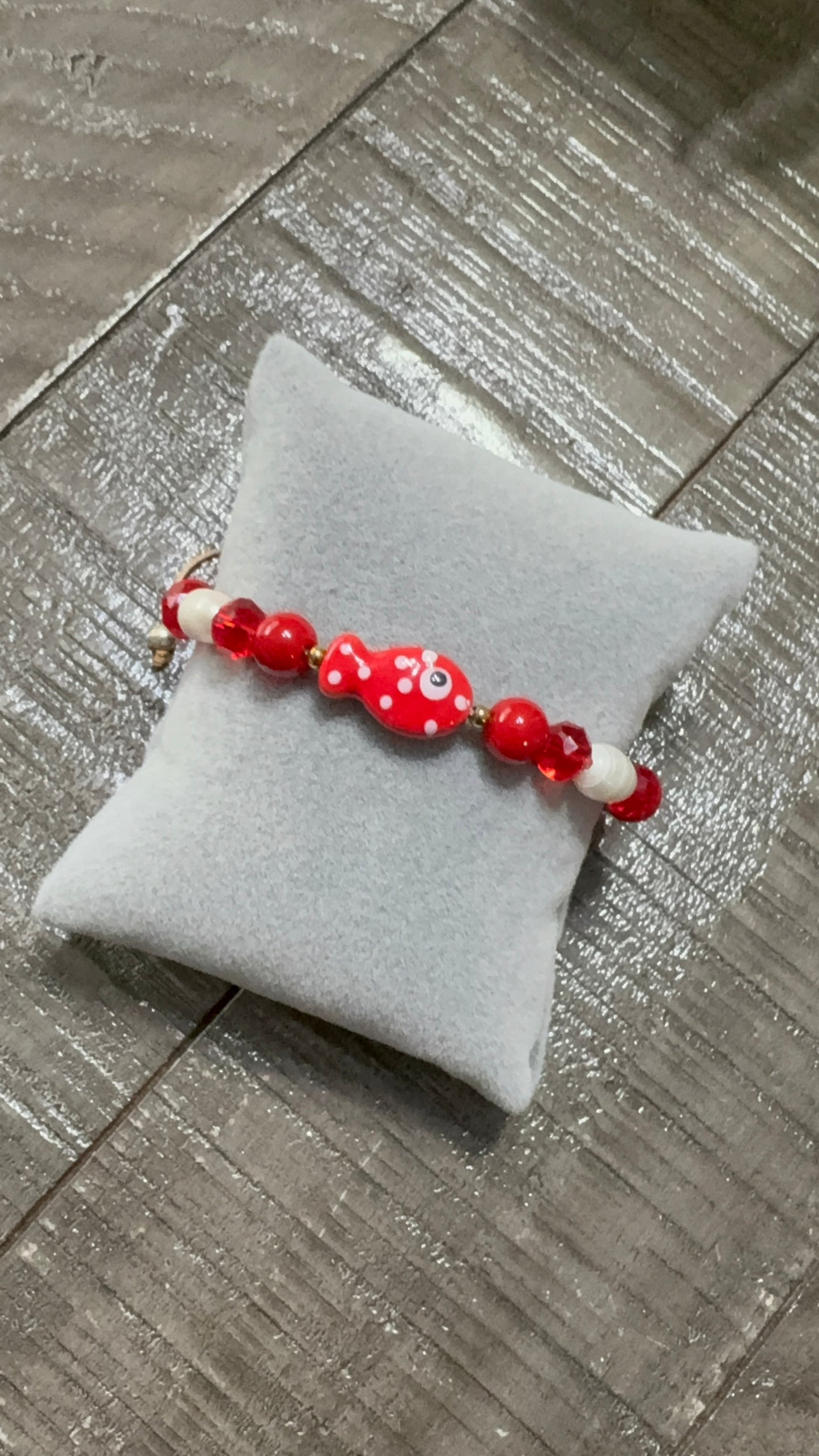 Fishy Red with pearls bracelet