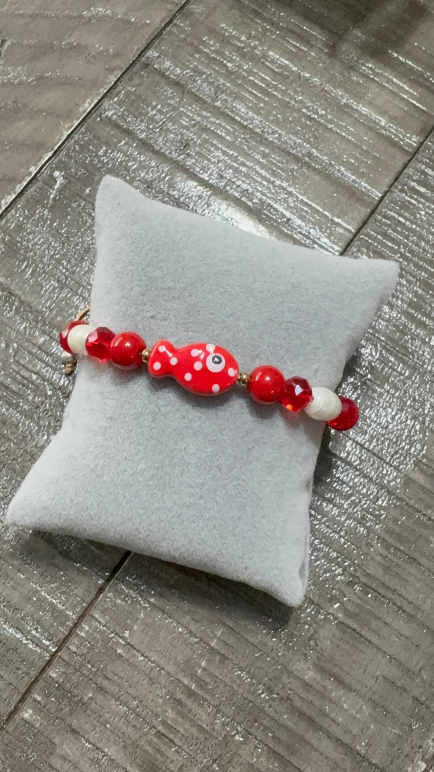 Fishy Red with pearls bracelet