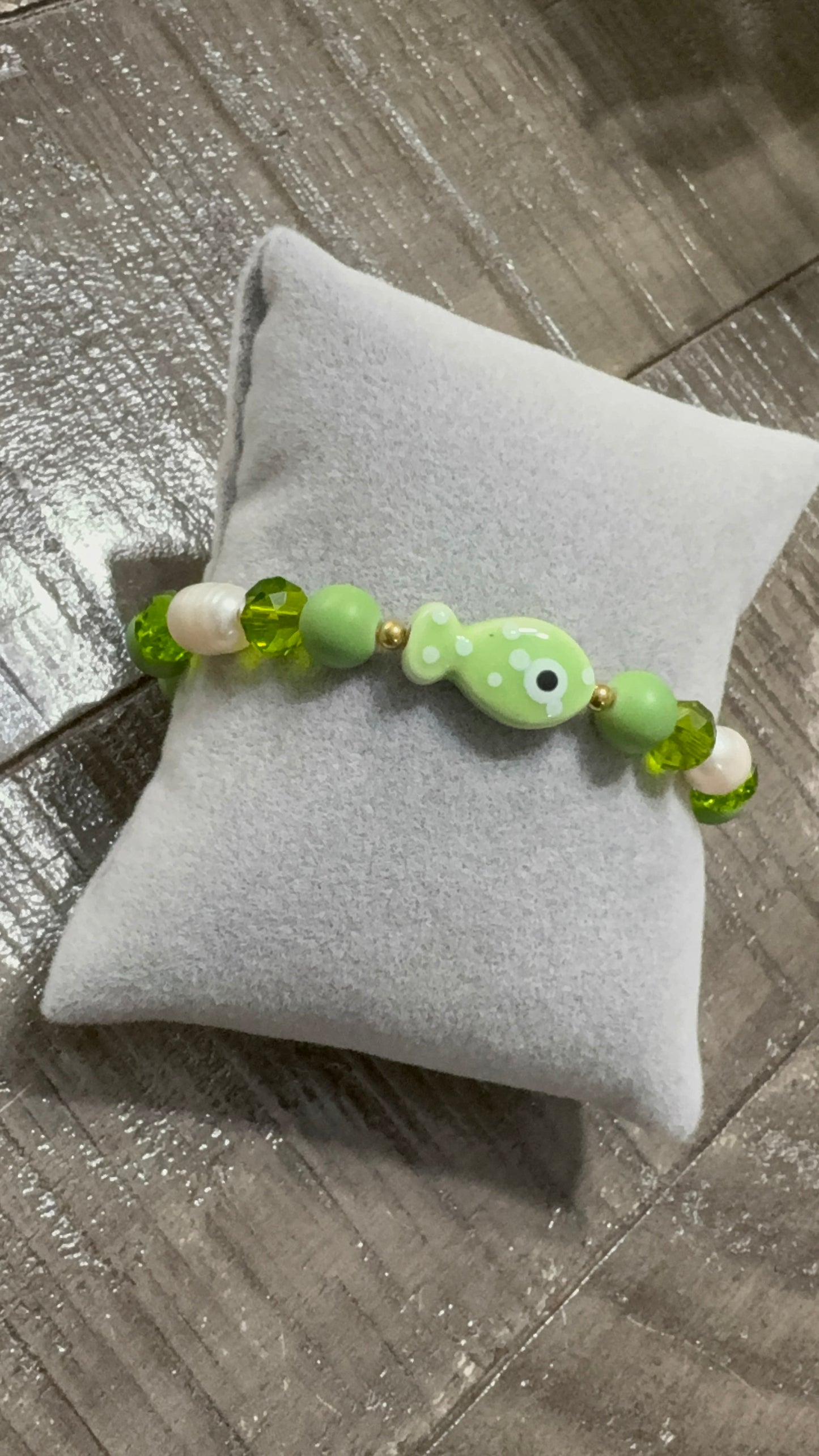 Fishy Green with pearl bracelet