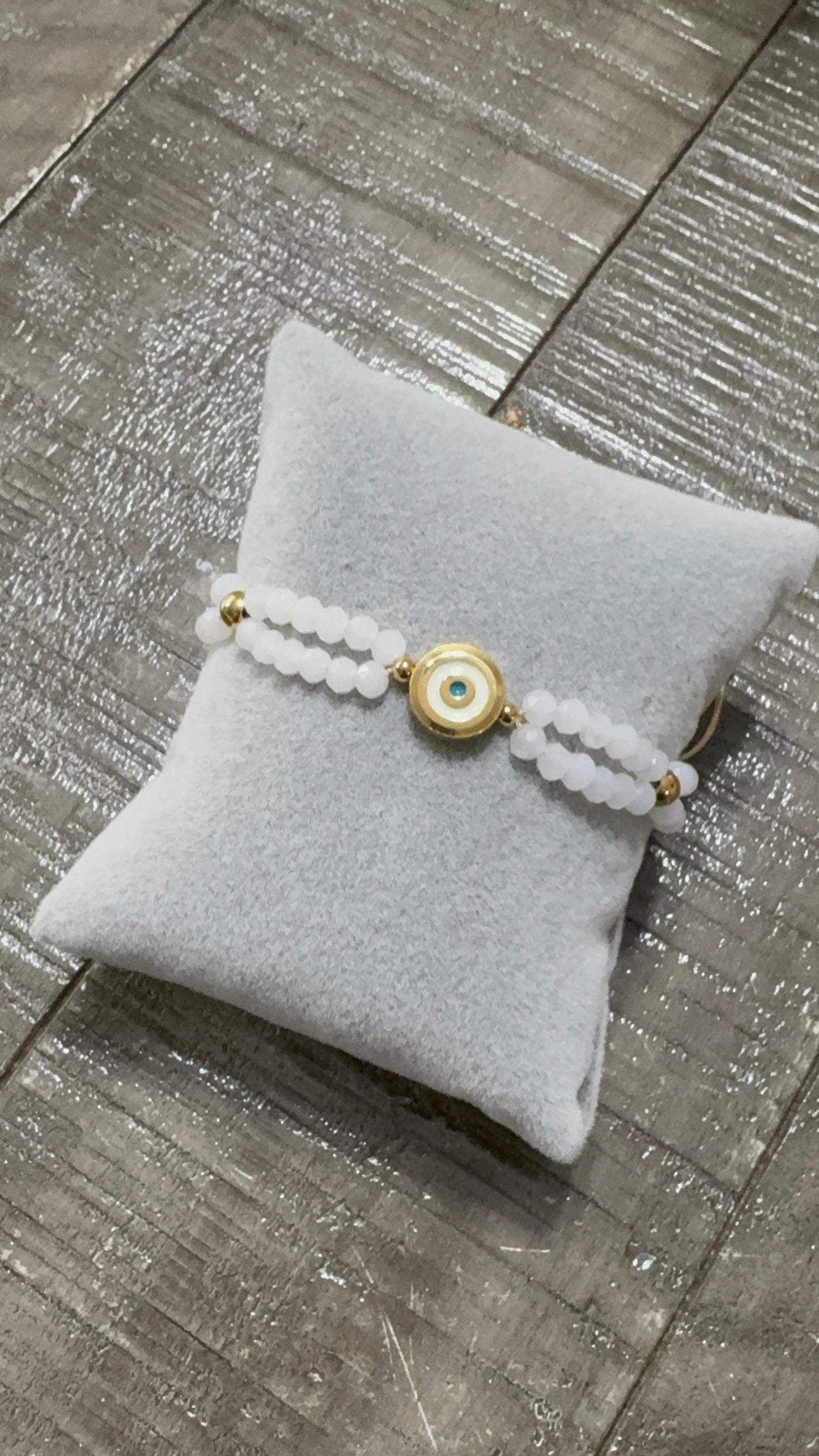 Yuky white bracelet