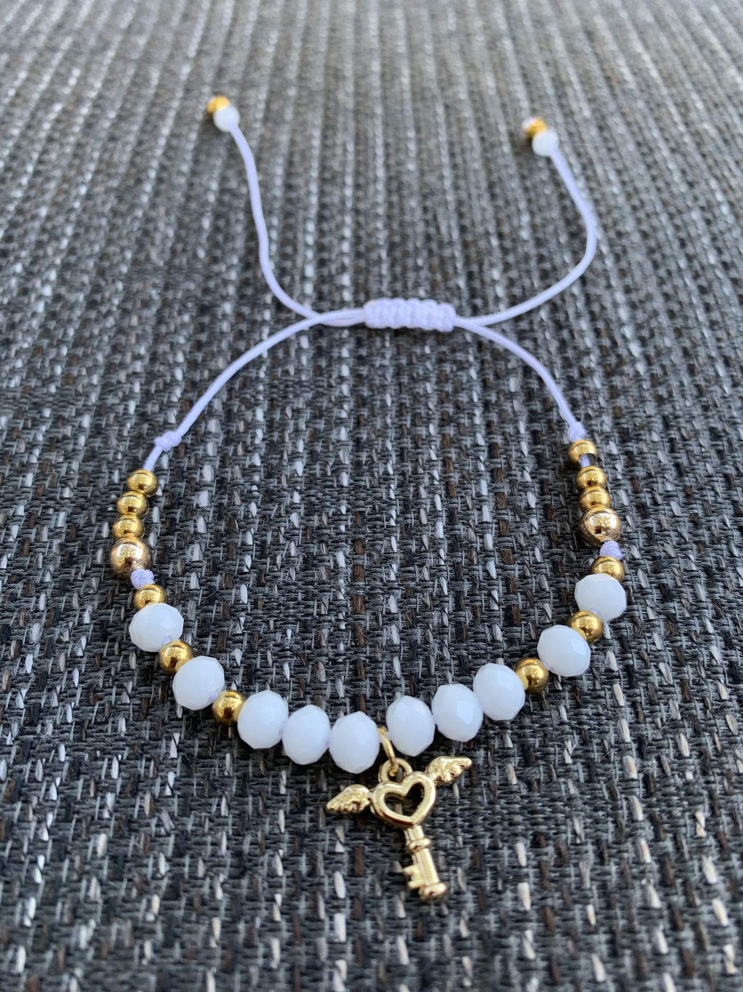 Lupe White Bracelet adjustable