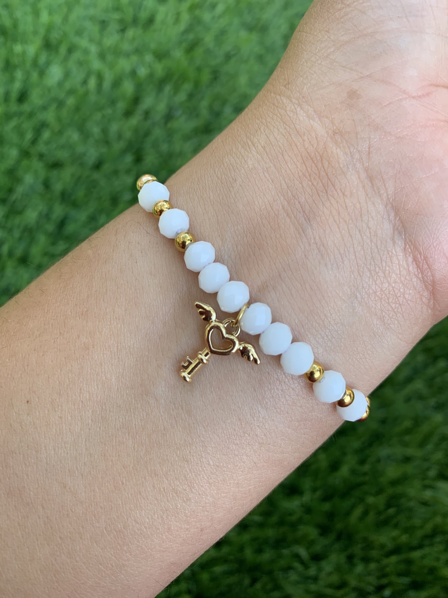 Lupe White Bracelet adjustable